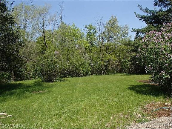 3rd image of 130 Fox Ave