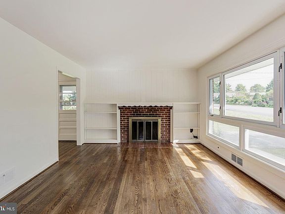 2nd image of 11806 N Lincoln Ave