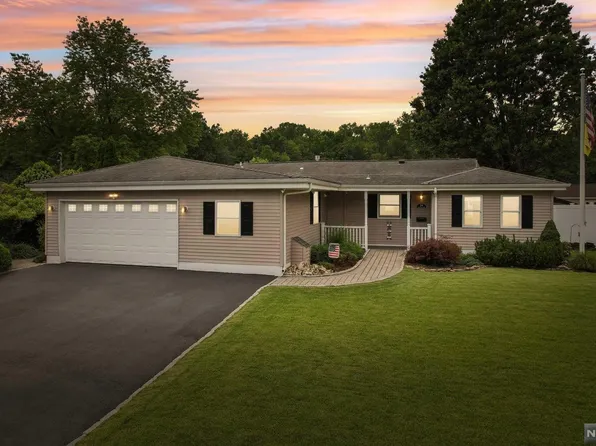 24 Emwood Dr, Emerson, NJ 07630