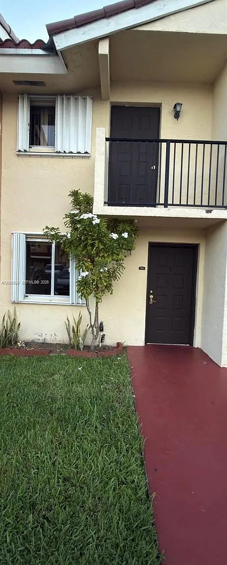 560 NW 82nd Pl — Photo 3