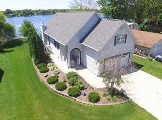 810 Candlewick Dr NE, Poplar Grove, IL 61065