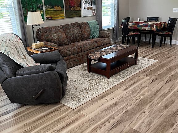 Living/dining room area