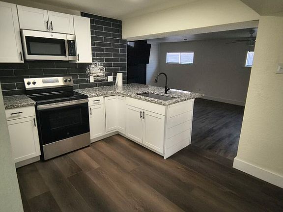 4th image of 140 Doe Run Rd