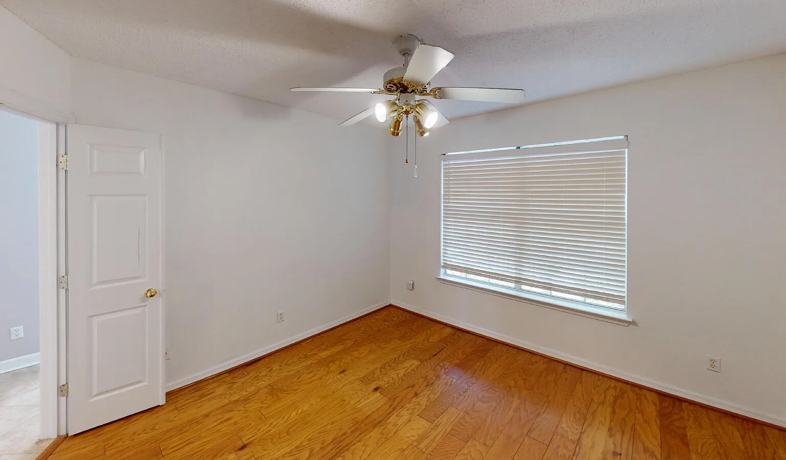 3 bed, 2.0 bath, 1594 sqft, $1,947 — Photo 2