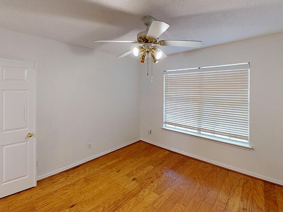 2nd image of 318 Mirabelle Dr