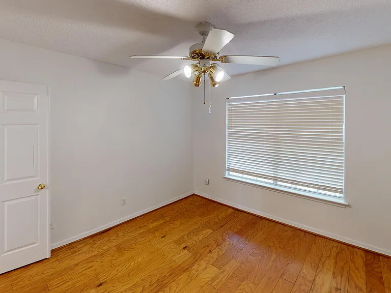 318 Mirabelle Dr — Photo 2