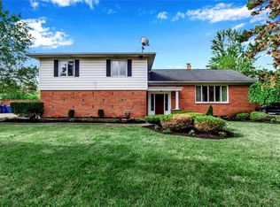 66 Four Seasons Rd W, Amherst, NY 14226