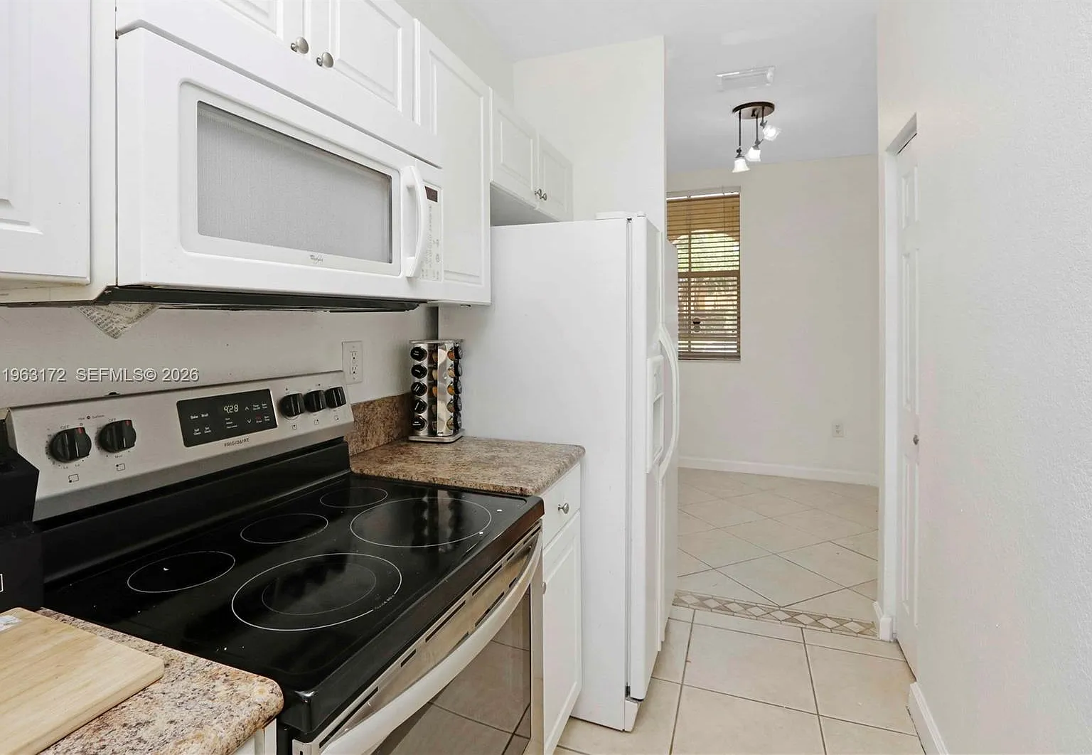 3 bed, 2.5 bath, $2,500 — Photo 3