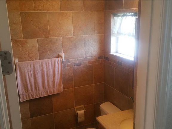 4th image of 18399 Gulf Blvd APT 381