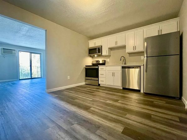 1265 Bodwell Rd APT 13