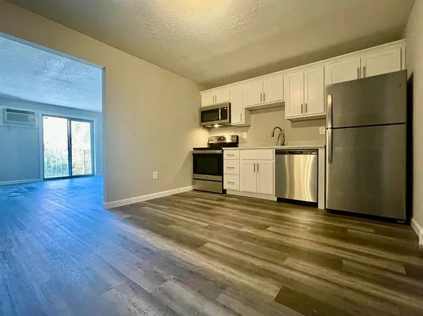 1265 Bodwell Rd APT 13, Manchester, NH 03109