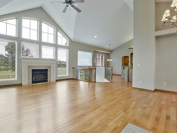 3rd image of 419 Sienna Dr