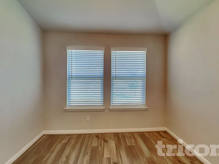 13661 Paxton Blvd — Photo 4