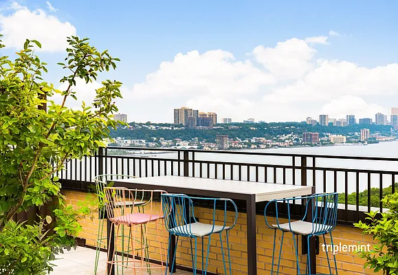 Sold by Triplemint | media 14