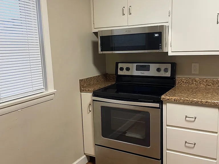 715 W Wiley St — Photo 3