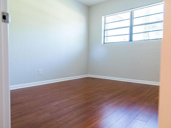 2nd image of 130 SW 14th Ave #130