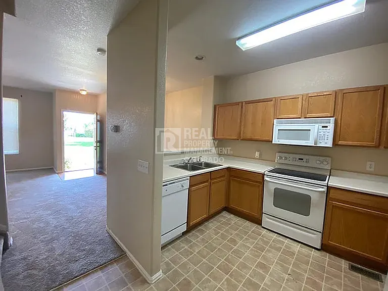 206 Alyssum Dr — Photo 6