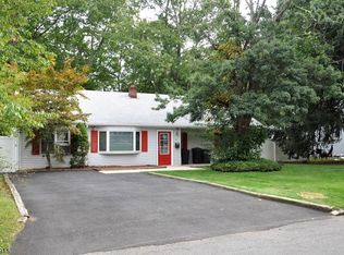 6 Pitcairn Rd, Livingston, NJ 07039
