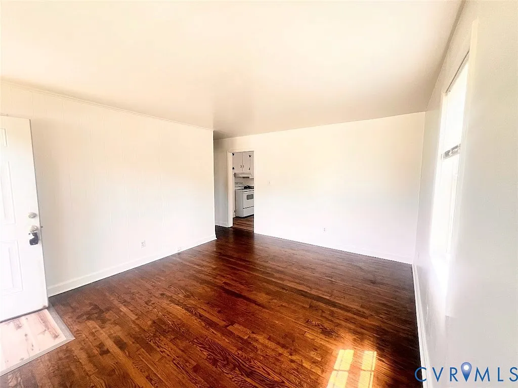 3 bed, 1.0 bath, $1,395 — Photo 2