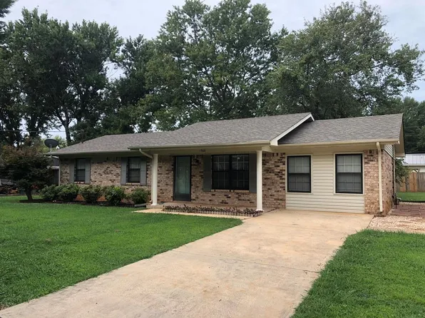 1302 Tennessee St, Tuscumbia, AL 35674