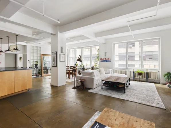 335 West 38th Street image 3 of 17
