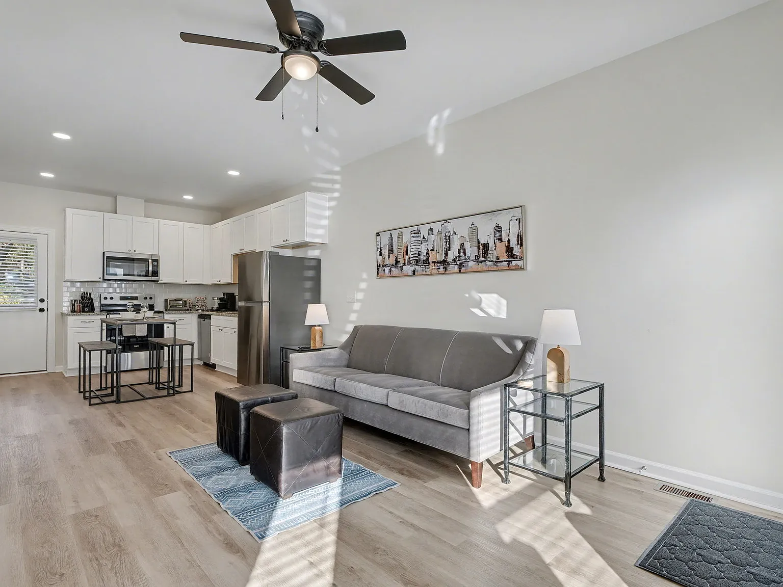 2 bed, 2.5 bath, 1000 sqft, $2,700 — Photo 3