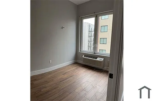 1000 Woodycrest Ave Photo 1