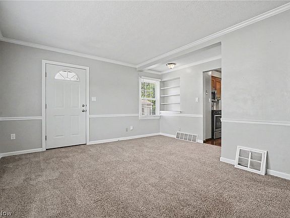 5th image of 1711 Thornapple Ave