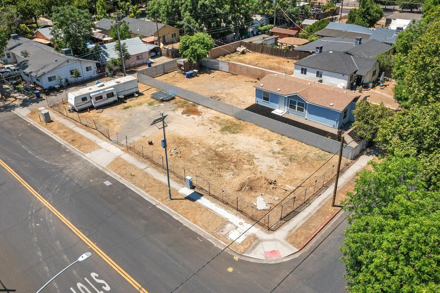 303 California Ave photo 1