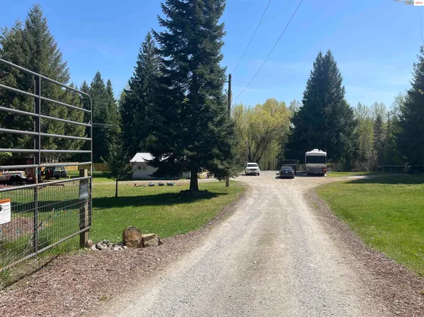 385 Upland Dr, Sandpoint, ID 83864
