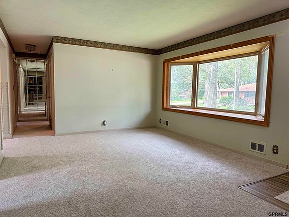 3rd image of 410 Skyway Rd
