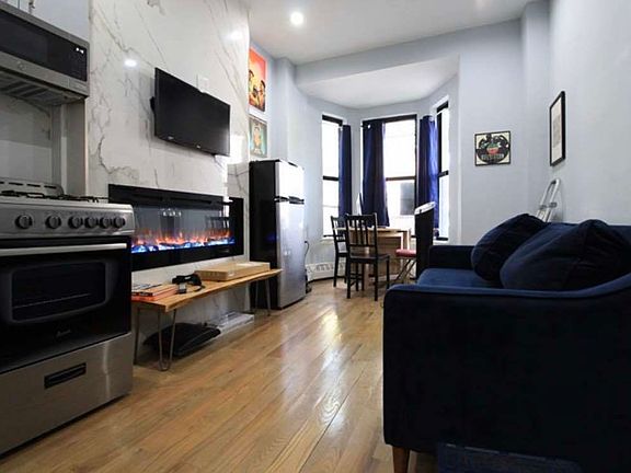2nd image of 952 Bergen St #B