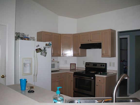 3rd image of 2160 Chatsworth Dr