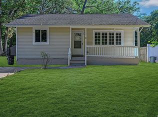 10 Marie Ln, Coram, NY 11727