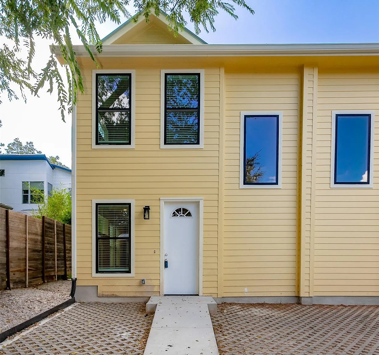 1012 W Milton St — Photo 1