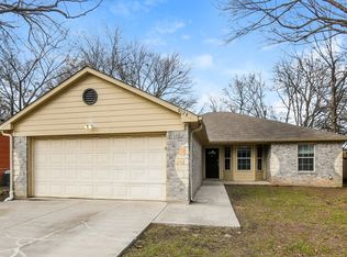 9124 Rowland Dr, White Settlement, TX 76108