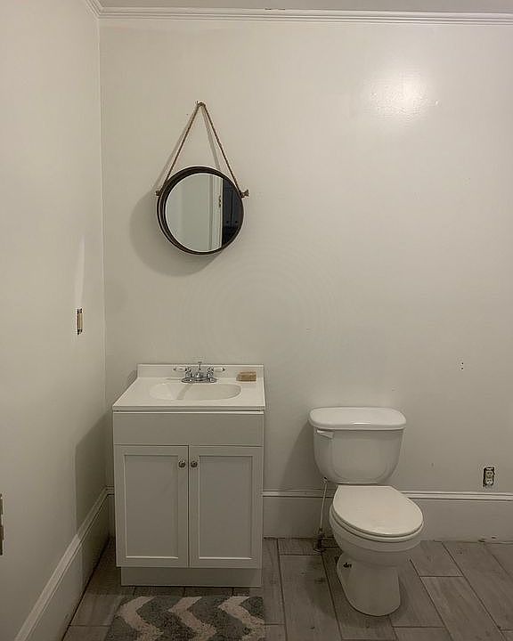 1st image of 211 E Hill St