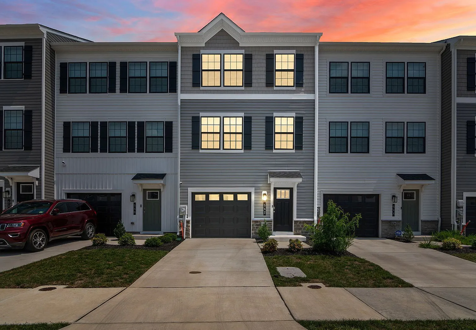 4 bed, 3.5 bath, 1889 sqft, $2,700 — Photo 1