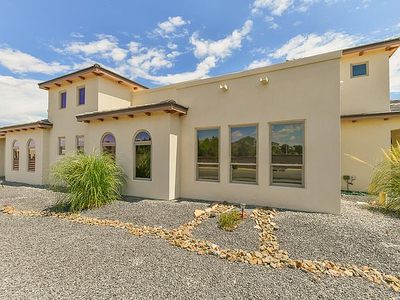 4th image of 8024 Canoncito Dr NW