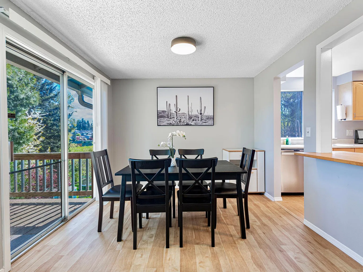 4 bed, 2430 sqft, $6,000 — Photo 2