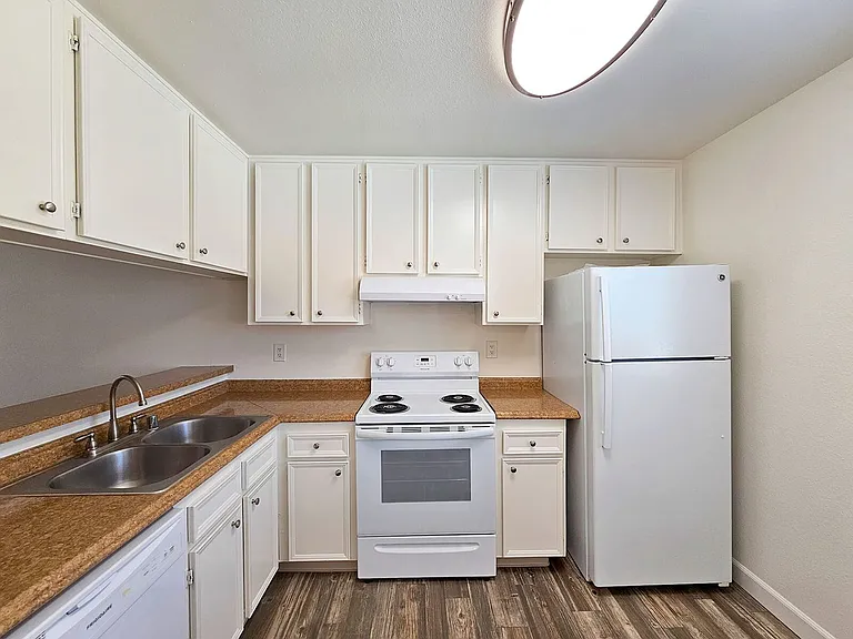 Lake Meadows Apartments — Photo 67
