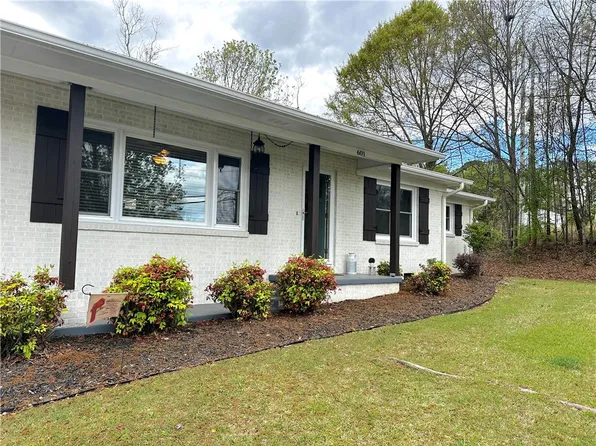 601 N Walnut St, Seneca, SC 29678