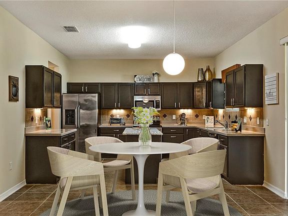 3rd image of 121 Los Arbor Dr