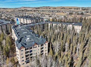 20 W Discovery Ridge Close SW #203, Calgary, AB T3H 5X4