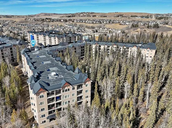 20 W Discovery Ridge Close SW #203, Calgary, AB T3H 5X4