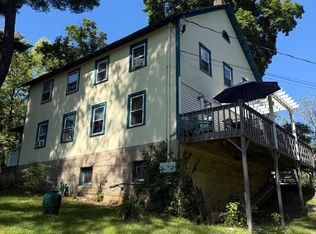30 Waring Dr, Delaware Water Gap, PA 18327