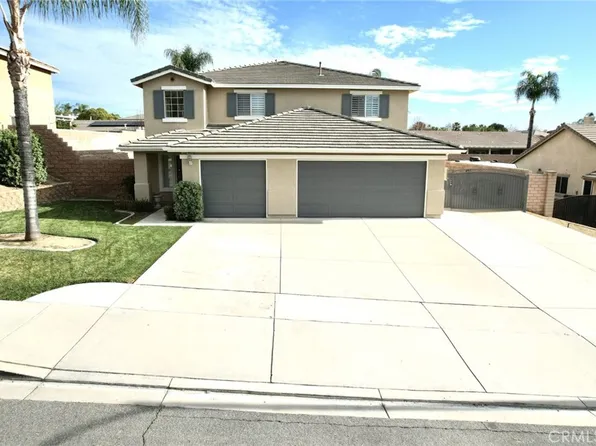 7833 Calle Carrisa St, Highland, CA 92346