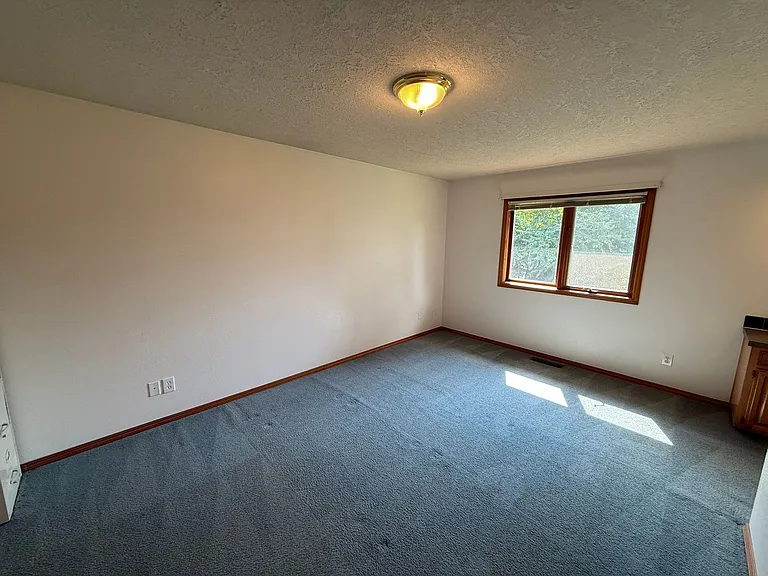 460 SE Conifer Pl — Photo 35