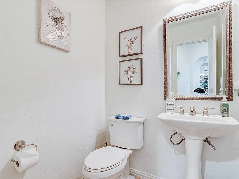 9823 Carriage Hill Ln — Photo 5