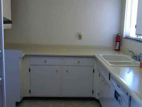 2nd image of 1607 San Carlos St